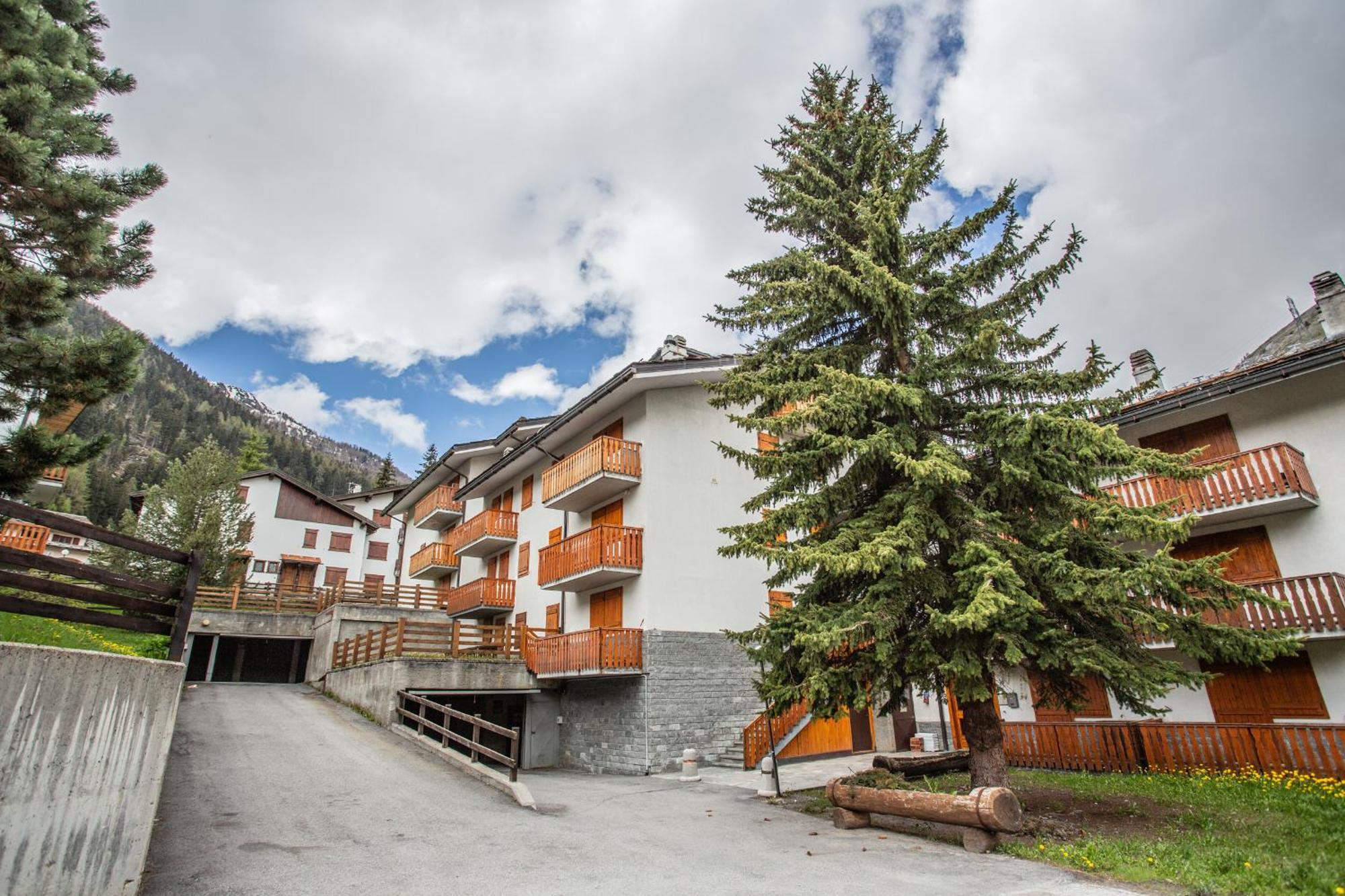 La Casa Di Matilde - Trilocale Vicinissimo Alle Piste Da Sci La Thuile Exterior photo